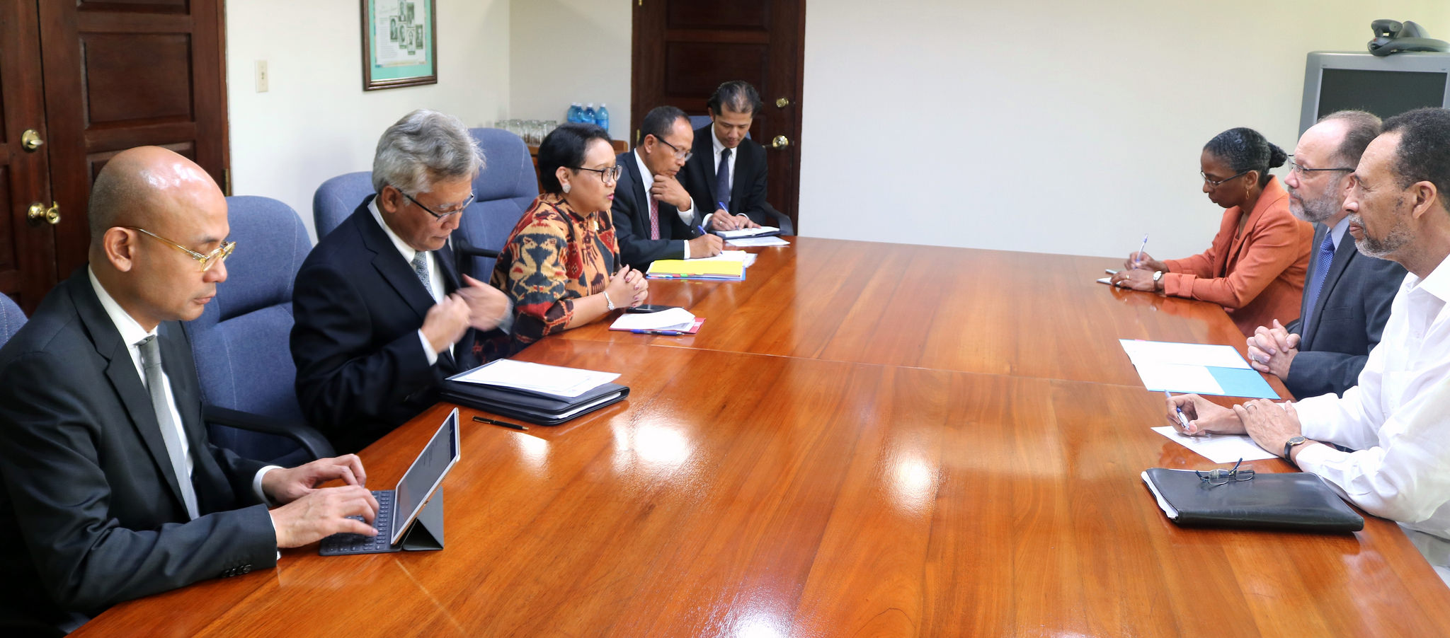 Secretary-General and Foreign Minister joined by their officials for talks