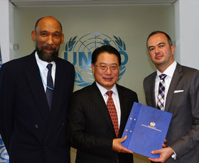 Martin Ledolter and UNIDO Director-General Li Yong signed a funding agreement for the first phase of CCREEE. Also in photo is Mr. Al Binger, Energy Science Adviser of the Caribbean Community Climate Change Centre (CCCCC) and SIDS Dock COordinator