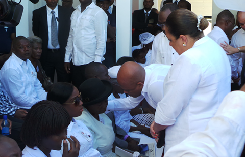 Haiti’s President Michel Martelly tries to comfort relatives of the victims of the tragic carnival accident (Photo: President’s Office)