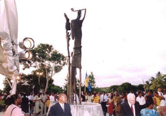 TW9udW1lbnQtYXQtcm9jay1oYWxsLWZyZWVkb20tdmlsbGFnZSBjdWx0dXJl