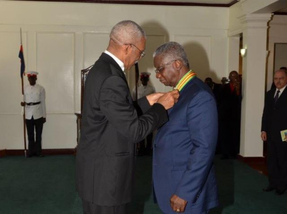 President David Granger conferring Prime Minister of Barbados, Freundel Stuart with the National Award, the Order of Roraima (Photo credit GINA)