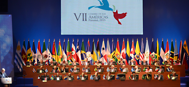 Groups of leaders and representatives of the 35 independent countries of the hemisphere at the summit. BIS Photos/Peter Ramsay)