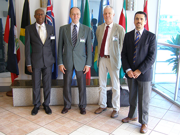 Mr. Angel Diez Rubio and his team from Equinoccio Compa&ntilde;&iacute;a de Comercio Exterior, S.L.  (Mr. Diez is pictured second from the left)