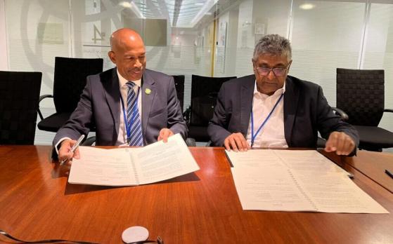 Suriname - signing 1